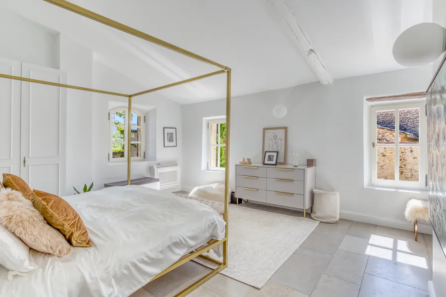 The four-poster bedroom